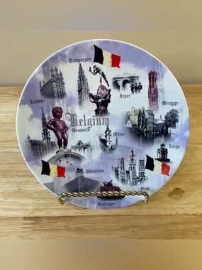 Vintage Dupont Belgium Souvenir Plate 6.5" Manneken Pis Brussels Citie